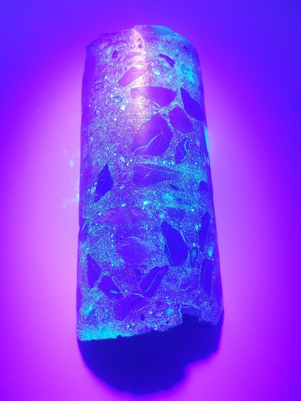 Flourescent examination of concrete core sample using vacuum impregnation