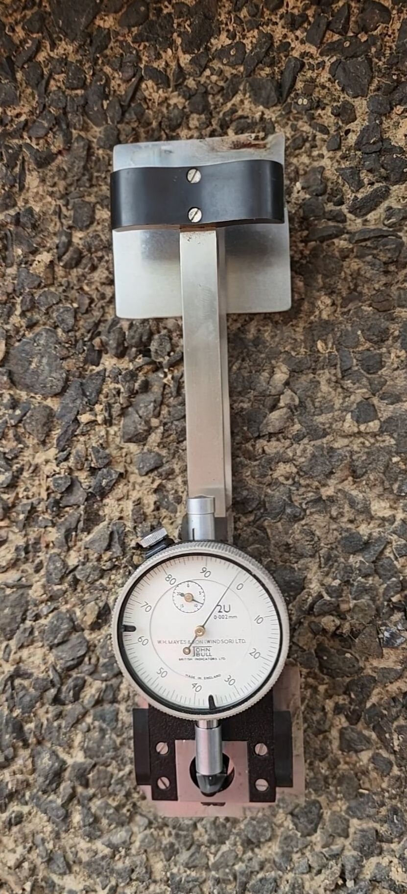 Mechanical Strain Gauge used for measurment of strain in concrete and steel