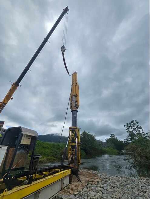 piling hammer on top of steel pile